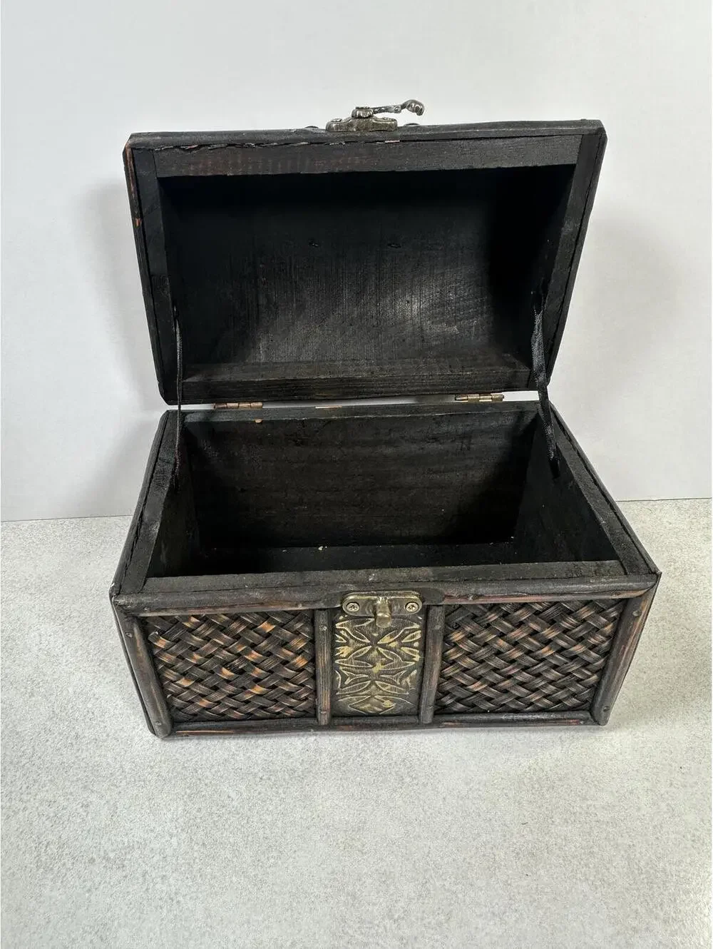 Small Brown Rattan Woven Wood Accent Chest Brass Latch Rustic Home Decor